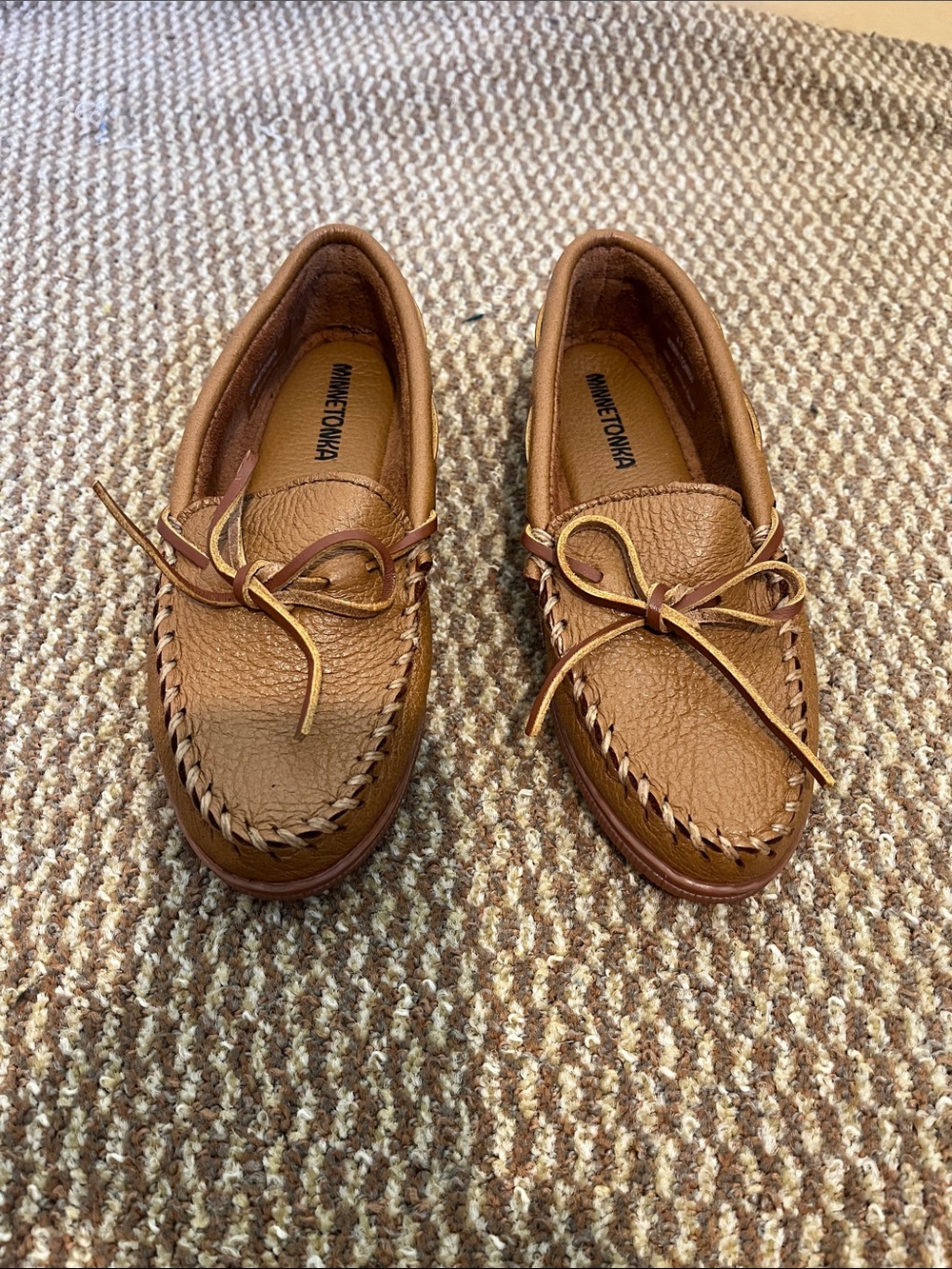 Minnetonka Leather Bow Moccasins in Brown
